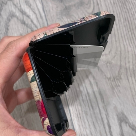 NWT Bentley Floral Hard Case Card Holder - Picture 4 of 4